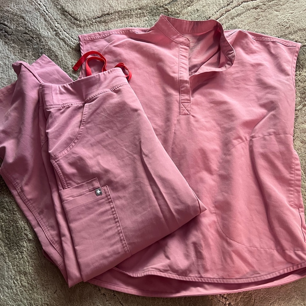 Figs scrub set